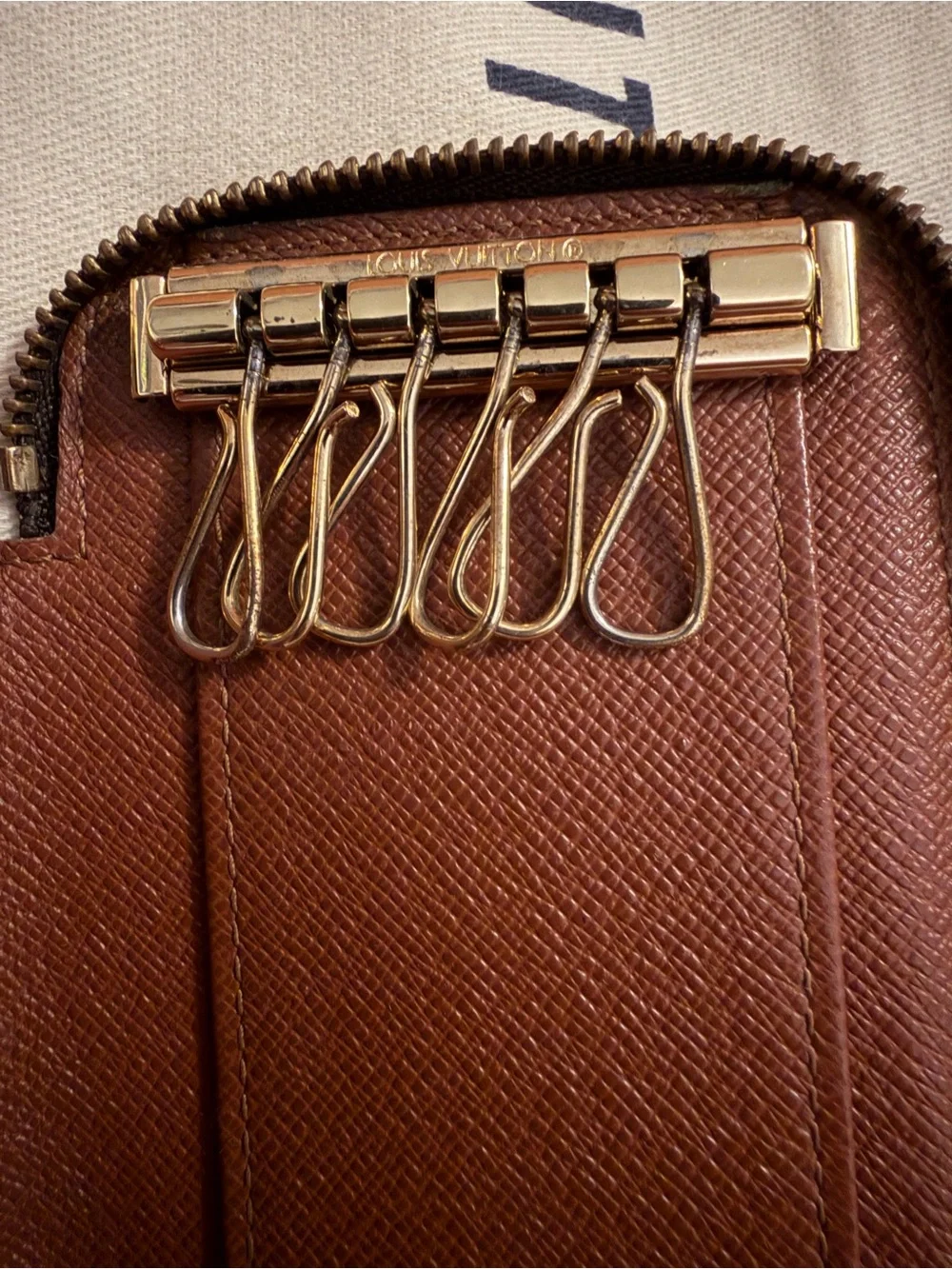 Louis Vuitton Brown Monogram Zipped 6 Key holder
